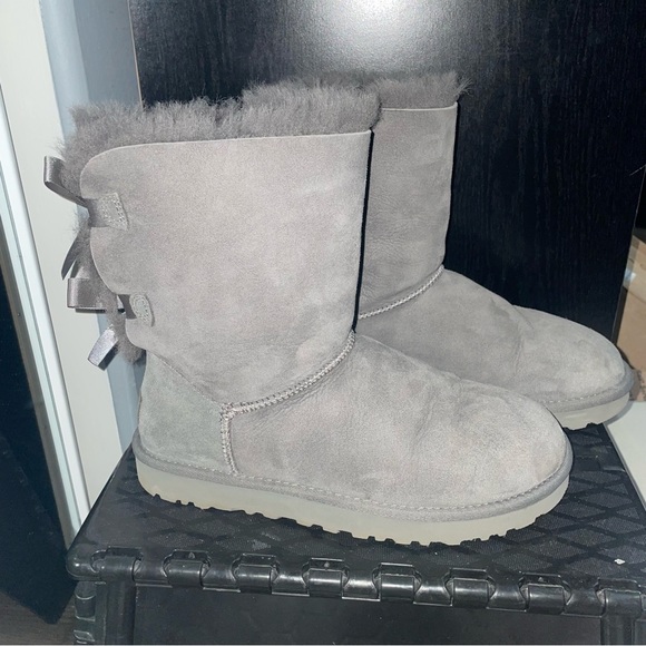 *SOLD* Ugg Bailey Bow Gray Boot Size 8 grey - Picture 4 of 8
